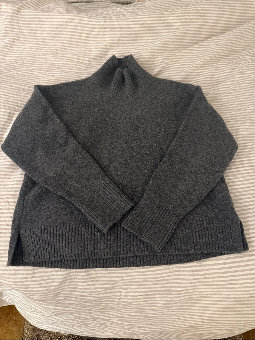 Uniqlo Women’s Charcoal Gray Turtleneck Sweater